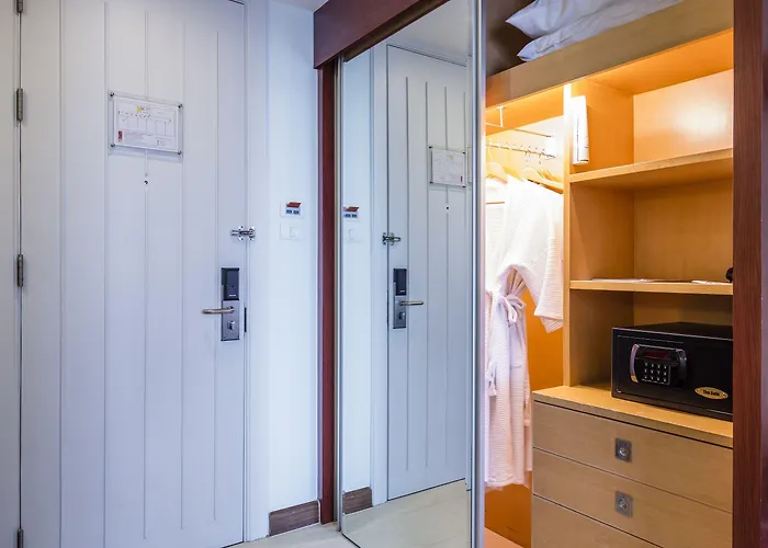 Solo, Sukhumvit 2, - Sha Extra Bangkok