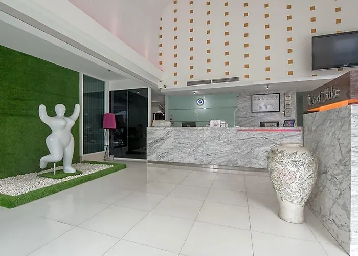 Solo, Sukhumvit 2, - Sha Extra Hotel